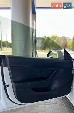 Седан Tesla Model 3 2020 в 