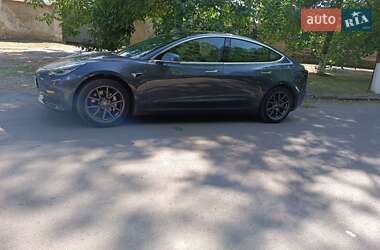 Седан Tesla Model 3 2020 в 