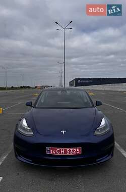 Седан Tesla Model 3 2021 в Львові