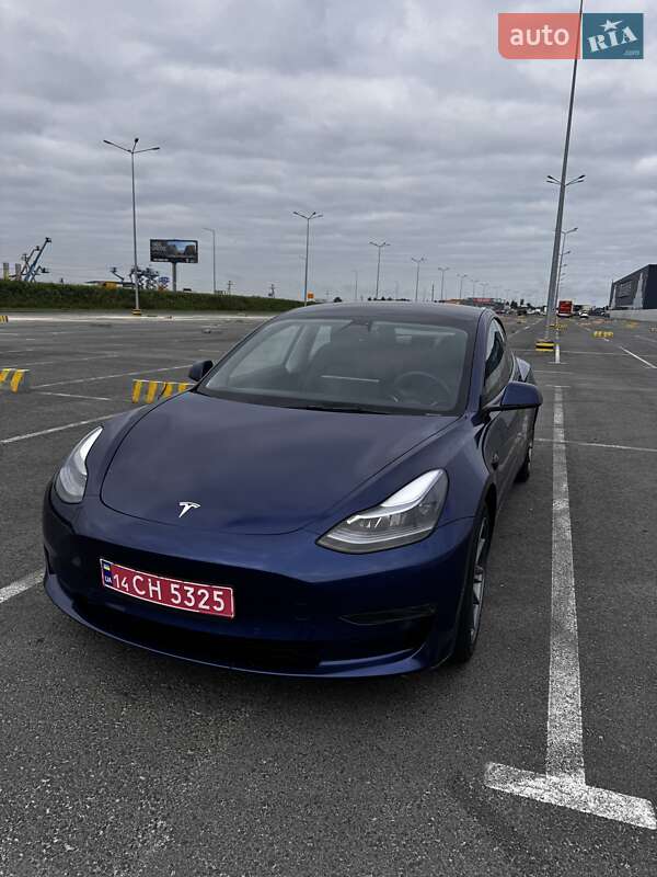Седан Tesla Model 3 2021 в Львове