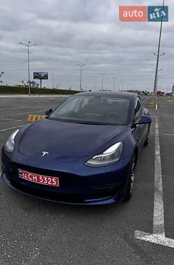 Седан Tesla Model 3 2021 в 