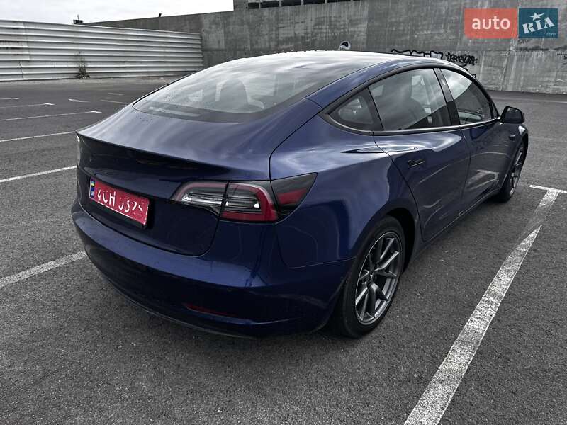 Седан Tesla Model 3 2021 в Львове