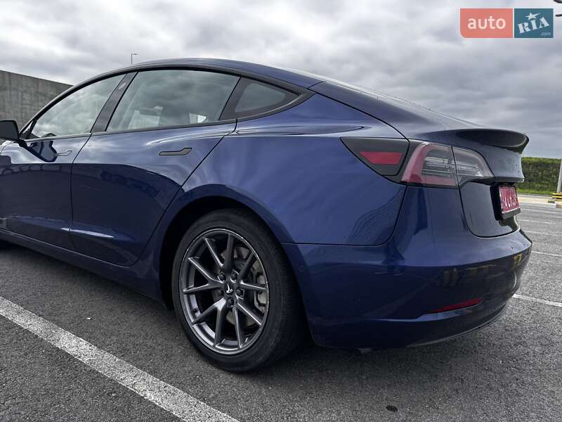 Седан Tesla Model 3 2021 в Львове