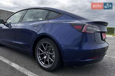 Седан Tesla Model 3 2021 в 