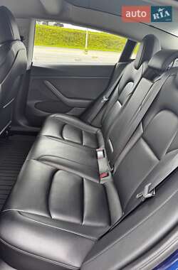 Седан Tesla Model 3 2021 в 