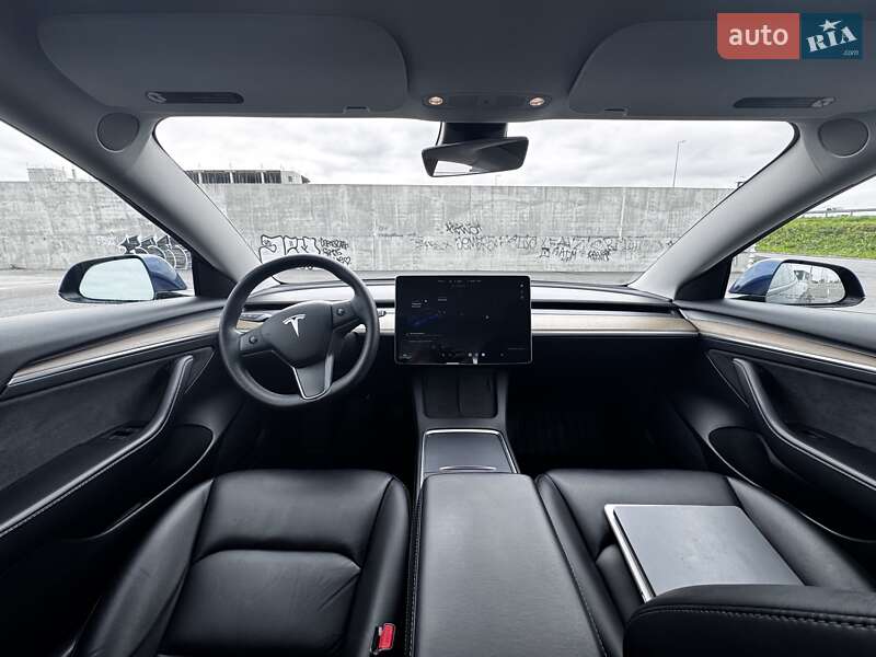 Седан Tesla Model 3 2021 в Львове