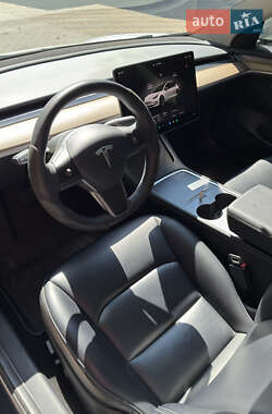 Седан Tesla Model 3 2022 в 