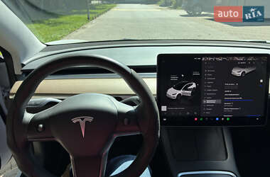 Седан Tesla Model 3 2022 в 