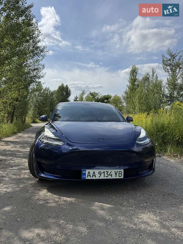 Седан Tesla Model 3 2018 в Киеве