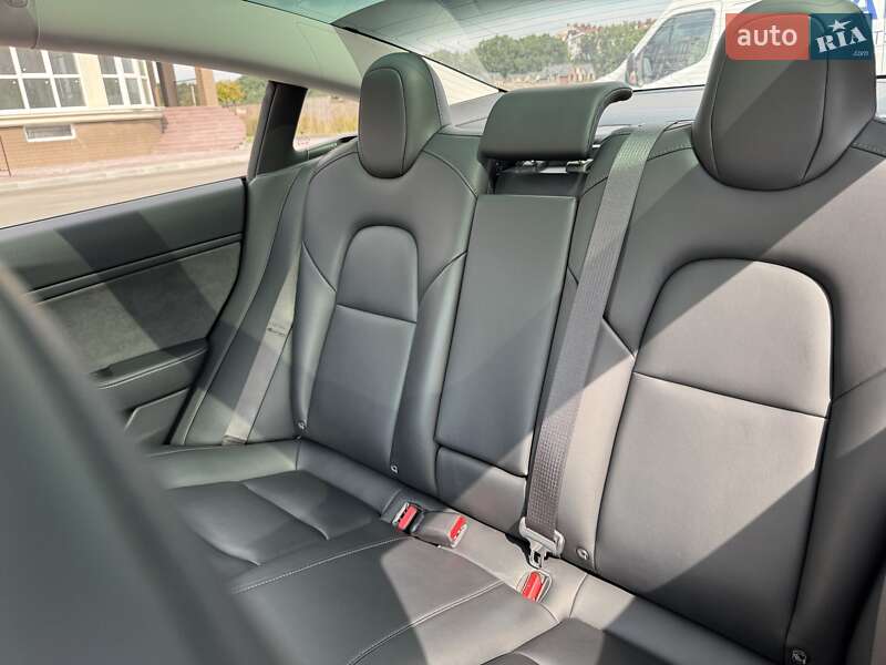 Седан Tesla Model 3 2018 в Киеве