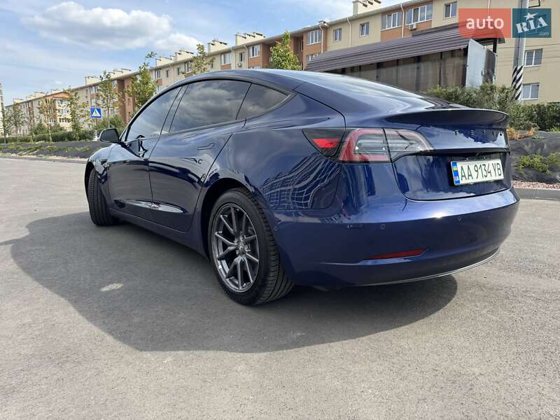 Седан Tesla Model 3 2018 в Киеве
