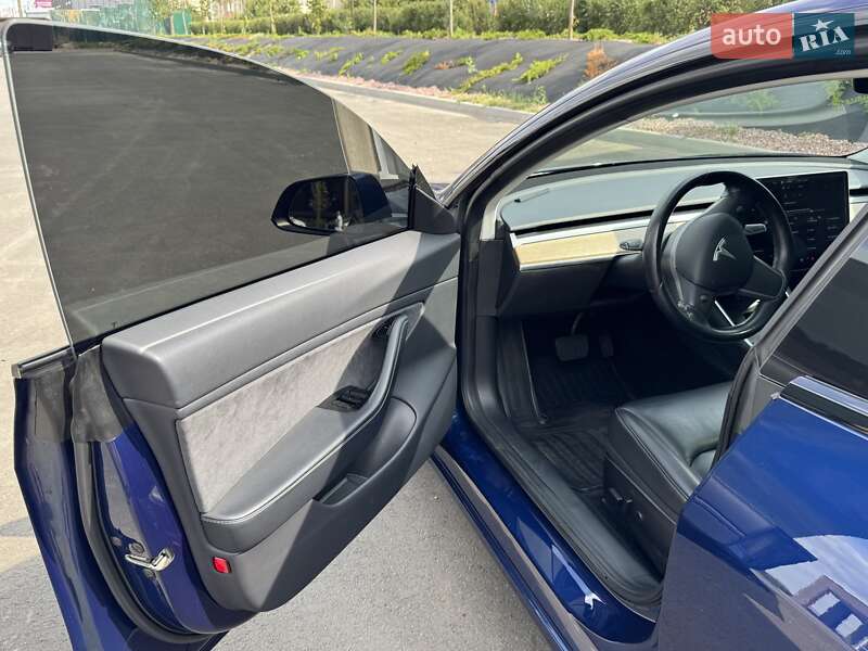 Седан Tesla Model 3 2018 в Киеве