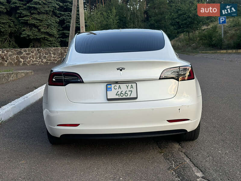 Седан Tesla Model 3 2020 в Черкасах