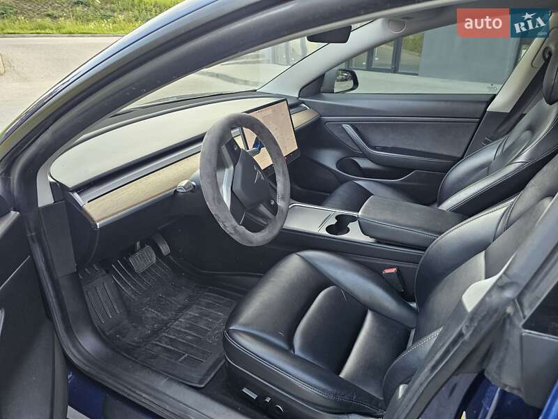Седан Tesla Model 3 2021 в Львове
