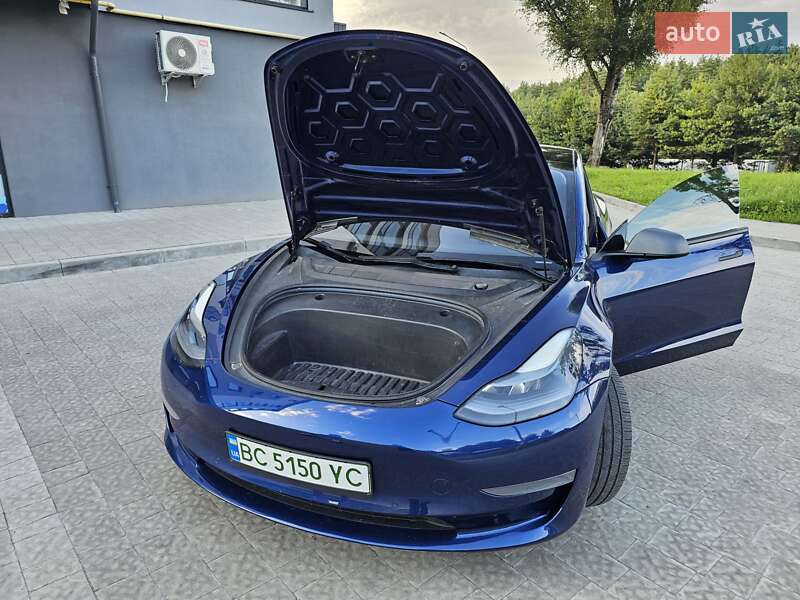 Седан Tesla Model 3 2021 в Львове