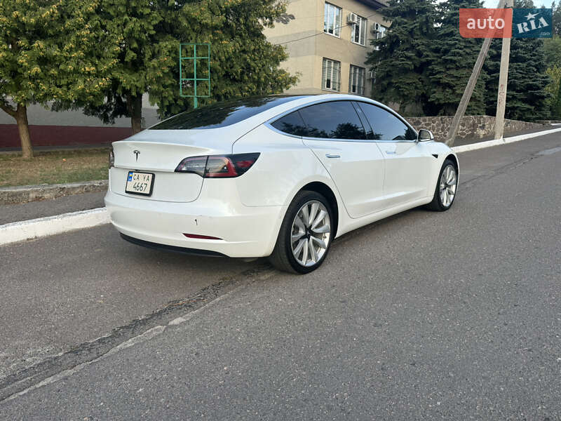 Седан Tesla Model 3 2020 в Черкасах