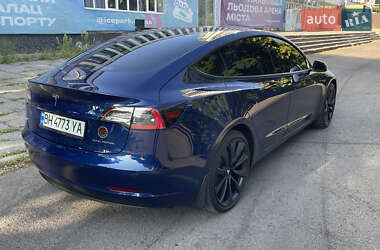 Седан Tesla Model 3 2022 в 