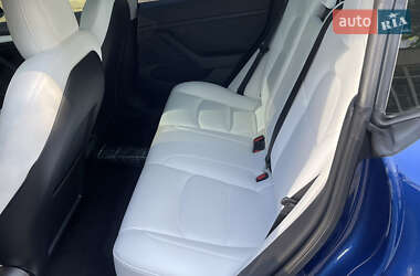 Седан Tesla Model 3 2022 в 