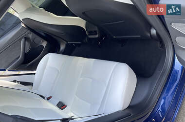 Седан Tesla Model 3 2022 в 