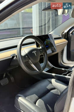 Седан Tesla Model 3 2020 в 