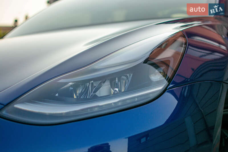 Седан Tesla Model 3 2021 в Дрогобыче