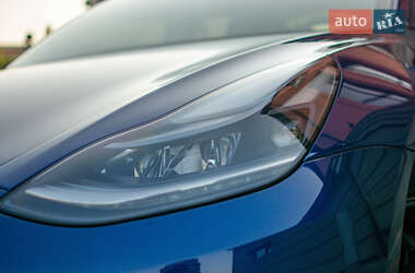 Седан Tesla Model 3 2021 в 