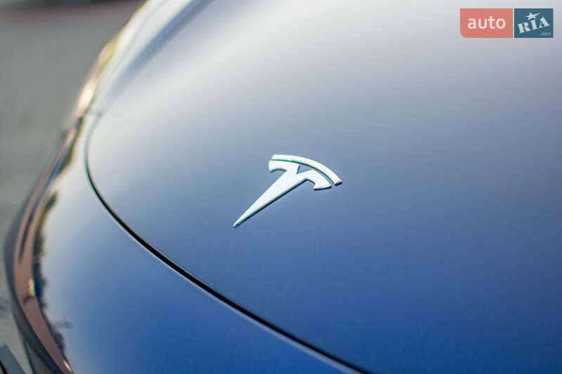 Седан Tesla Model 3 2021 в Дрогобыче