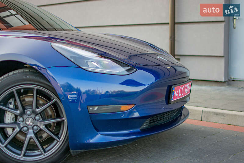 Седан Tesla Model 3 2021 в Дрогобыче