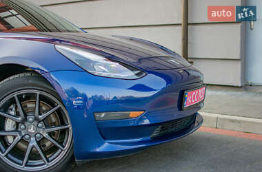 Седан Tesla Model 3 2021 в 