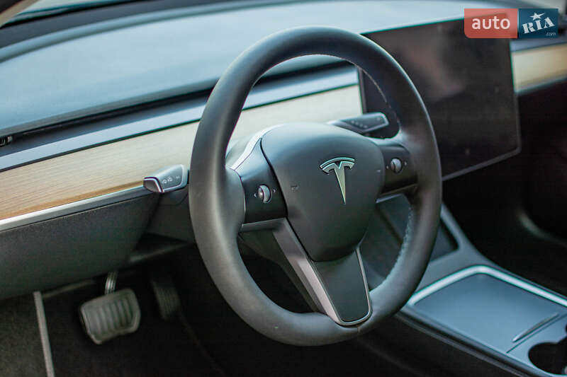 Седан Tesla Model 3 2021 в Дрогобыче