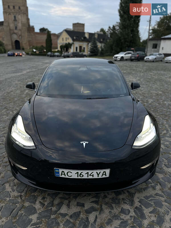Седан Tesla Model 3 2019 в 