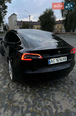 Седан Tesla Model 3 2019 в 