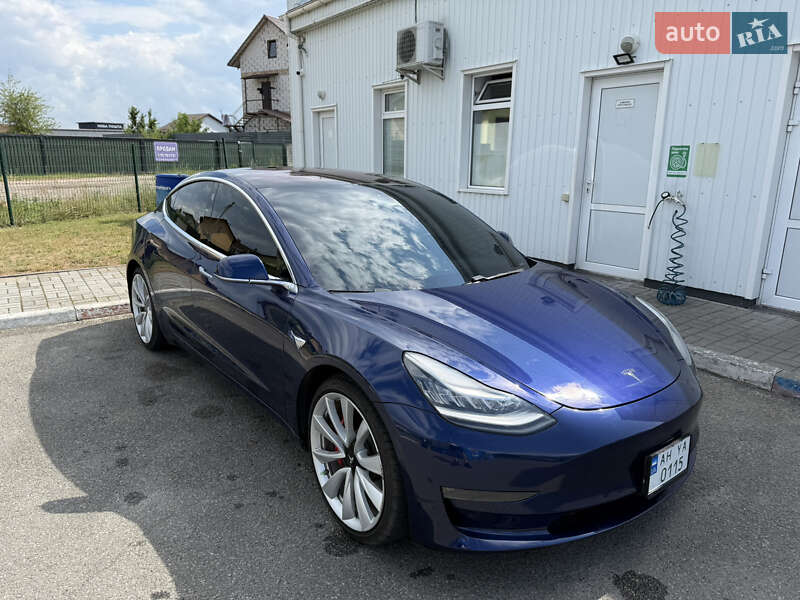 Седан Tesla Model 3 2018 в Києві