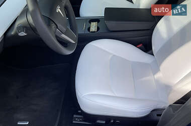 Седан Tesla Model 3 2022 в 