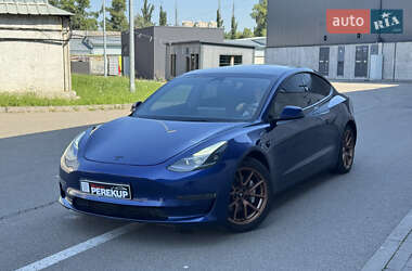 Седан Tesla Model 3 2022 в 