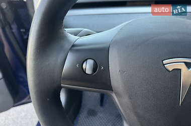 Седан Tesla Model 3 2022 в 