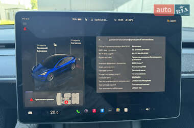 Седан Tesla Model 3 2022 в 