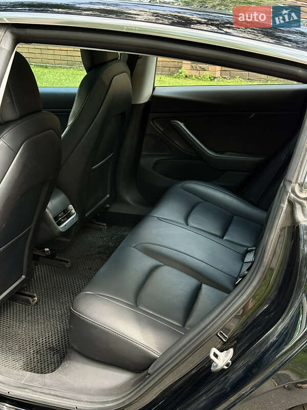 Седан Tesla Model 3 2018 в Чернигове