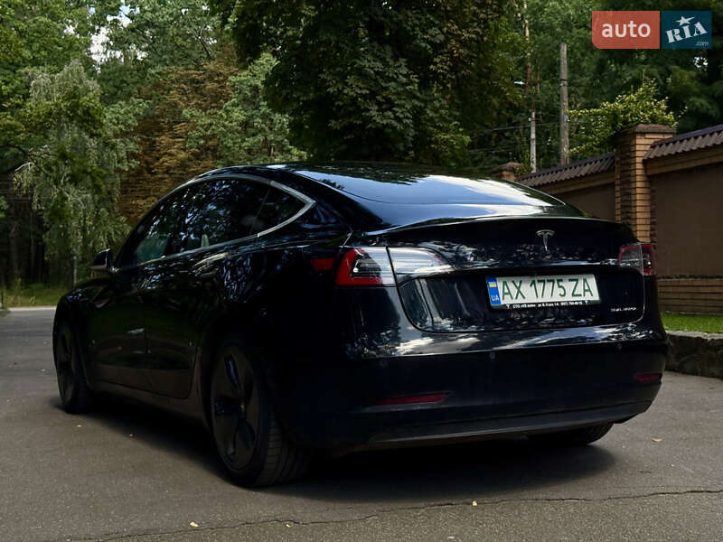 Седан Tesla Model 3 2018 в Чернигове