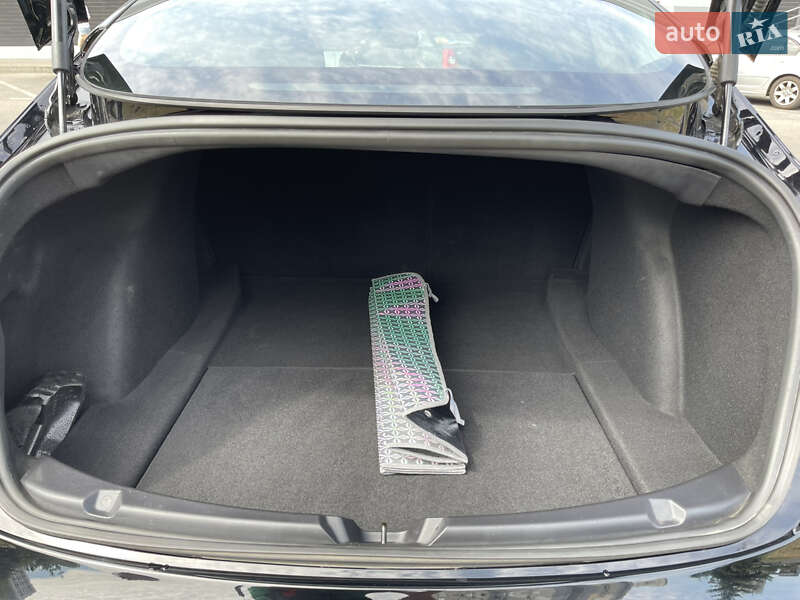 Седан Tesla Model 3 2020 в Днепре