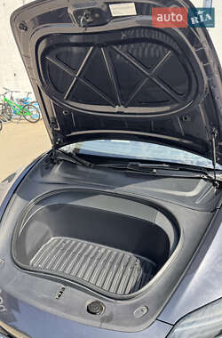 Седан Tesla Model 3 2024 в 