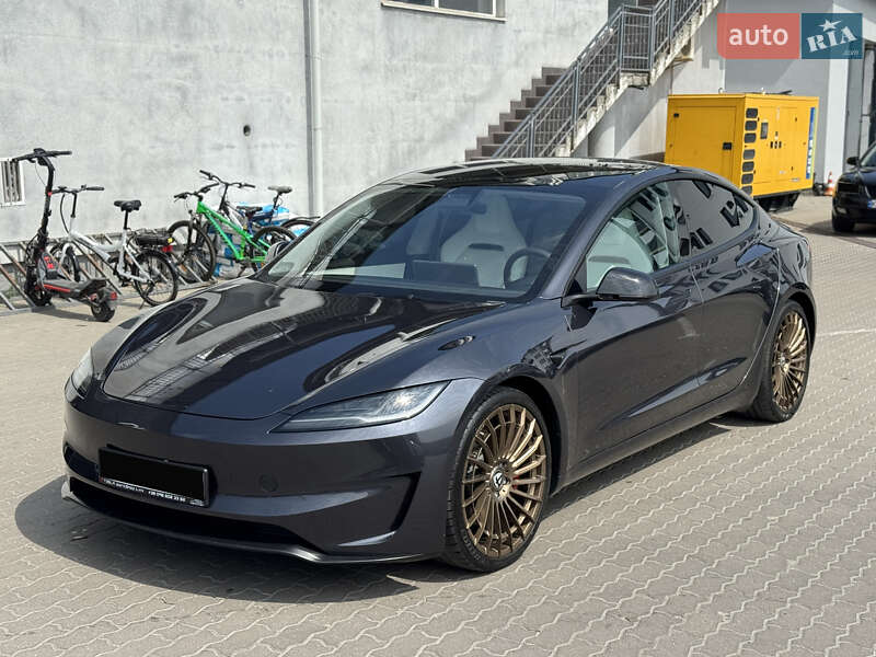 Седан Tesla Model 3 2024 в Львові