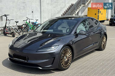 Седан Tesla Model 3 2024 в 