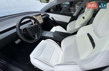 Седан Tesla Model 3 2024 в 