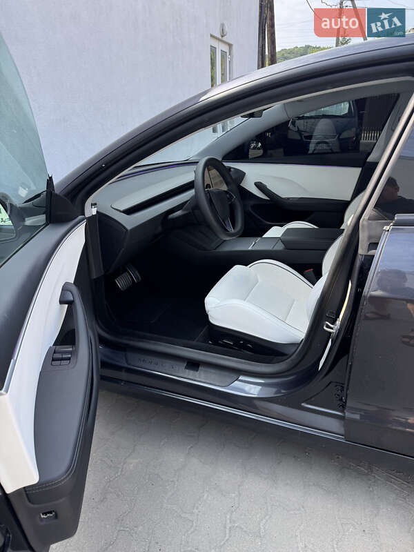 Седан Tesla Model 3 2024 в Львові
