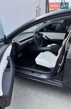 Седан Tesla Model 3 2024 в 
