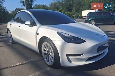 Седан Tesla Model 3 2022 в 