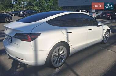 Седан Tesla Model 3 2022 в 