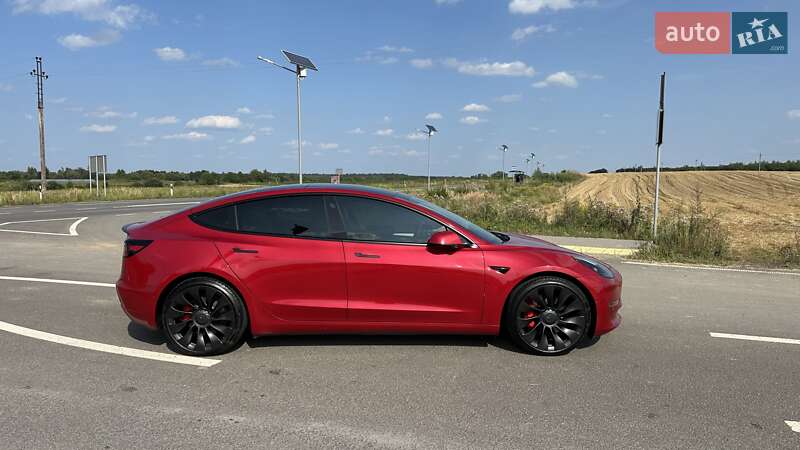 Седан Tesla Model 3 2022 в Жовкві