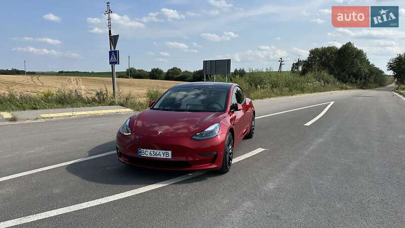 Седан Tesla Model 3 2022 в Жовкві